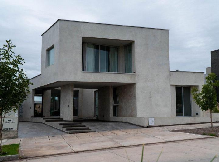 CASA SE VENDE EN LA BASTILLA 4