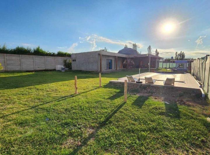 Venta casa barrio cerrado Maipú- 5 ambientes 4