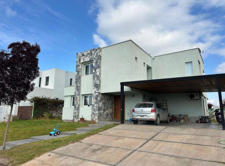 CASA EN BARRIO PRIVADO LA TOSCANA 2