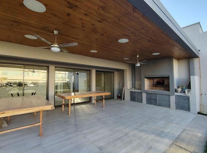 CASA EN VENTA LUJAN DE CUYO CON PANELES SOLARES 2