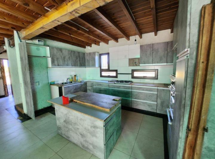CASA EN VENTA C/ BAÑO EN SUITE EN RODEO DEL MEDIO 2