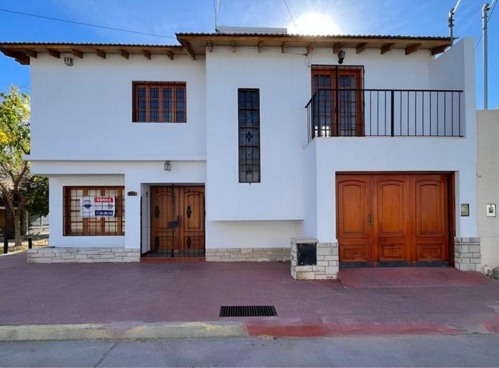 EXCELENTE CASA EN VENTA EN GODOY CRUZ 3