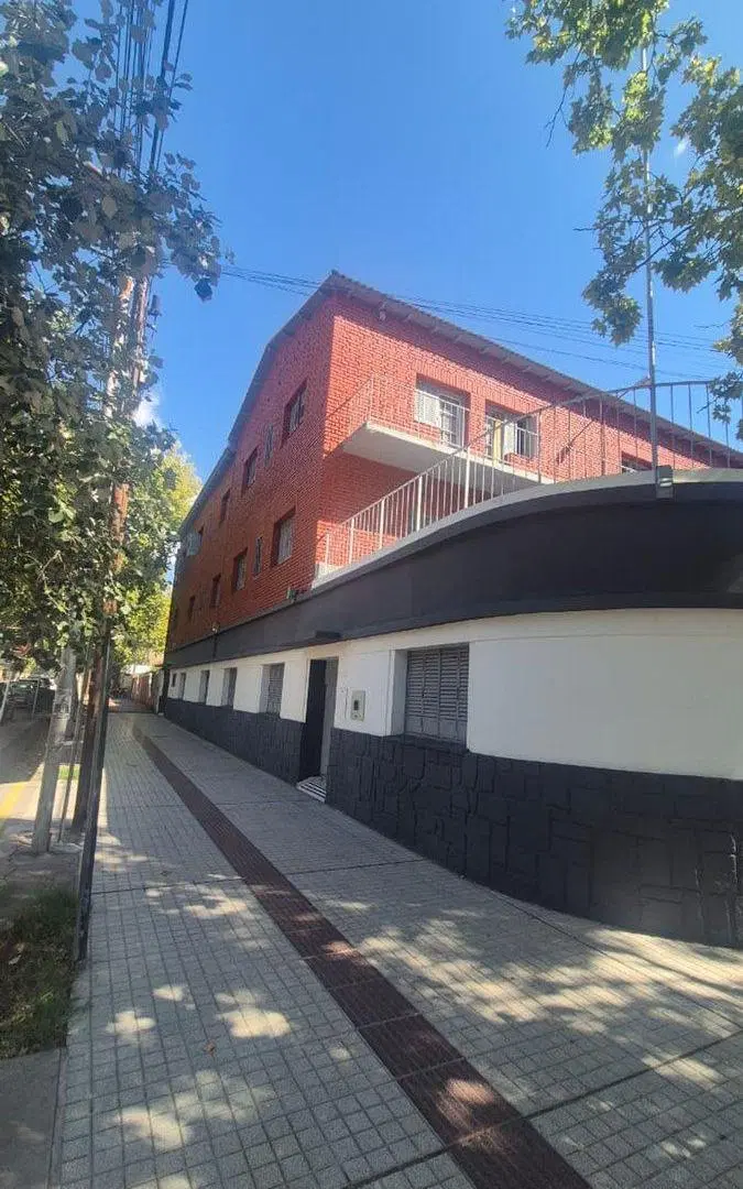 VENTA EDIFICIO C/CLINICA Y POTENCIAL DESARROLLO 2