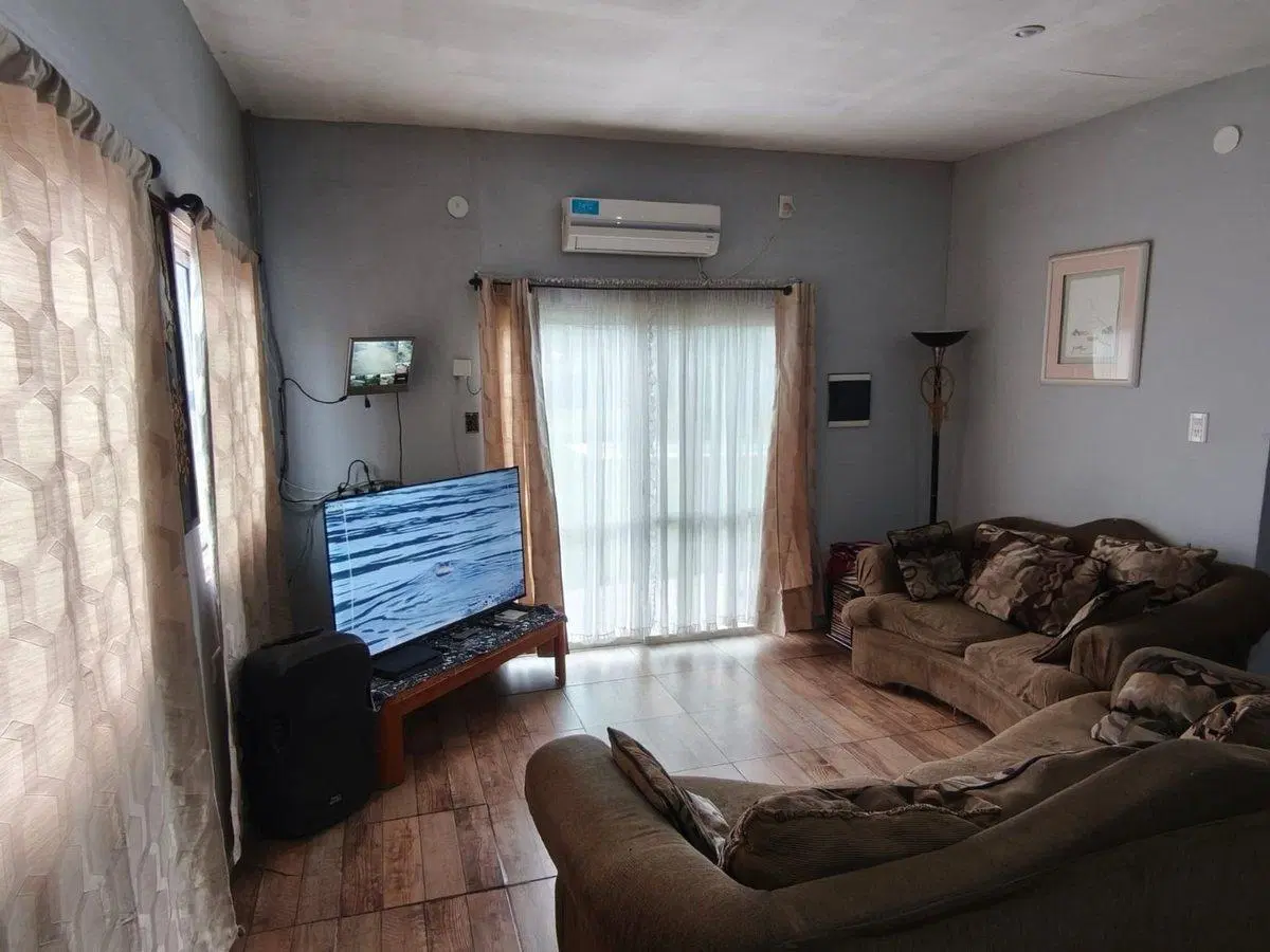 Oportunidad, Casa y 1200m² de parque. 2