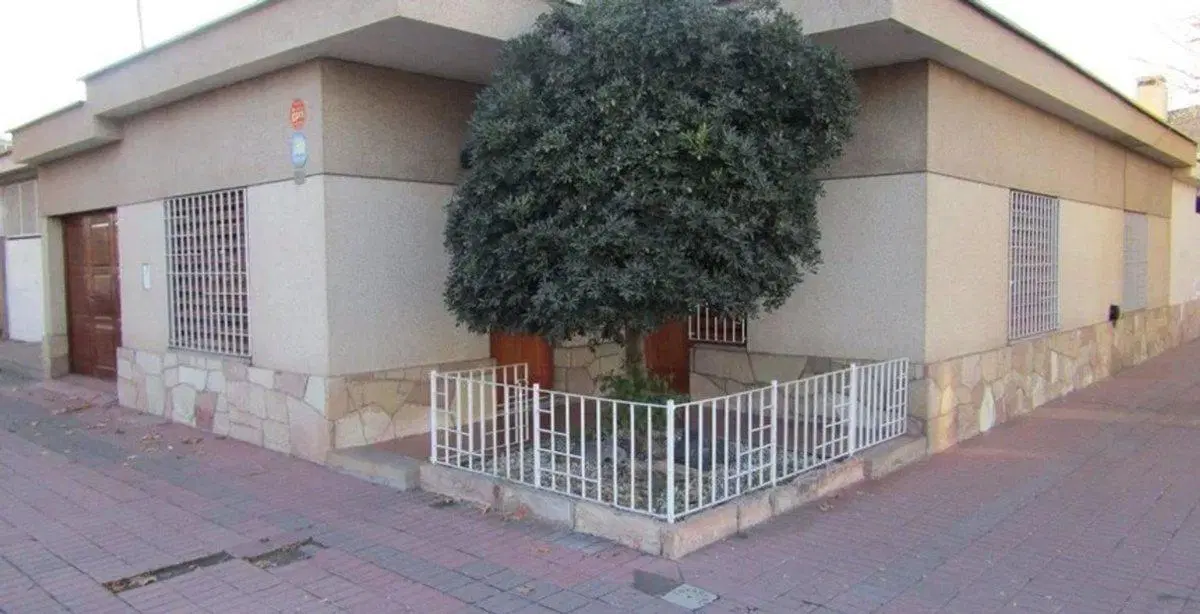 VENTA ESQUINA CENTRICA CASAS Y GALPONES SAN RAFAEL 2