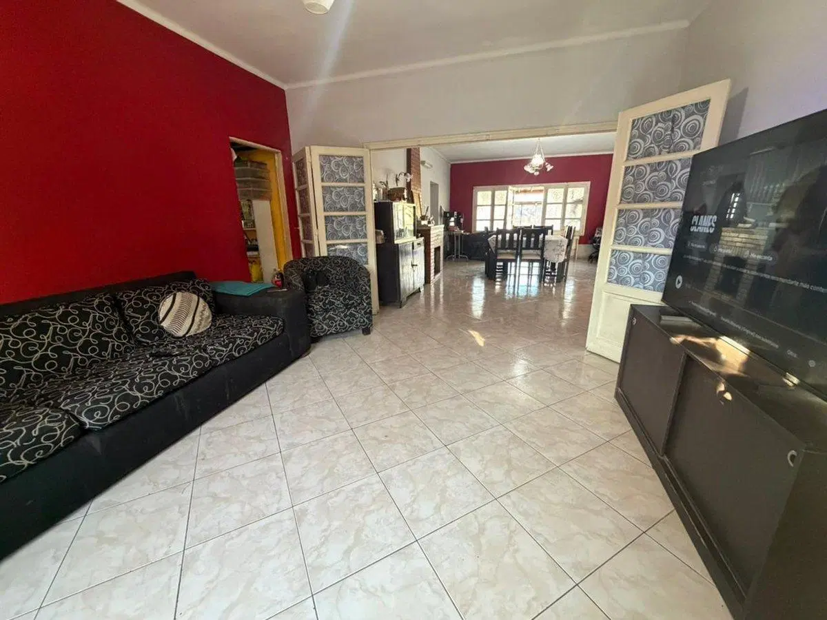 VENTA CASA+DPTO+PILETA CALLE SAN MARTIN LAS HERAS 5