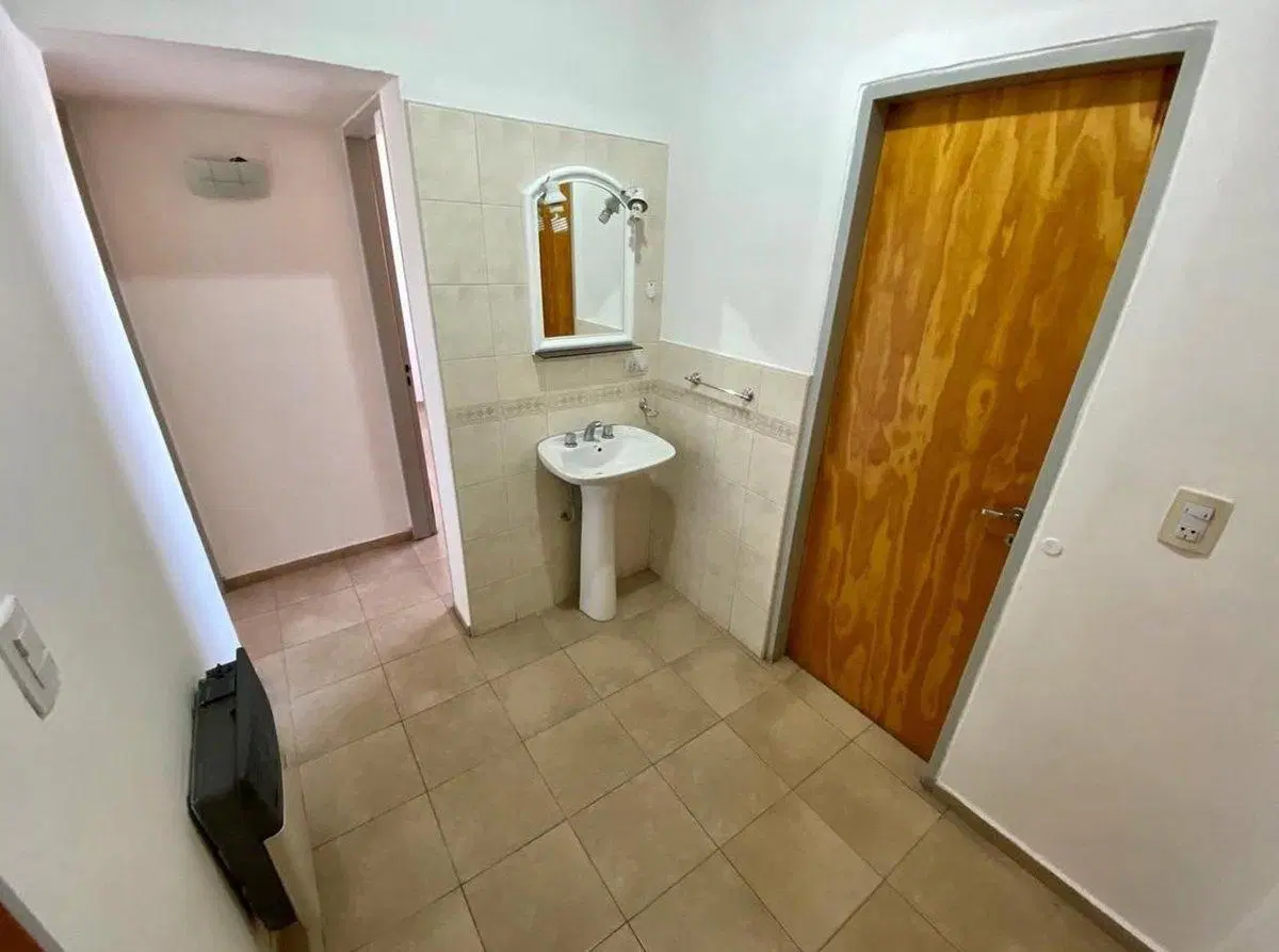 VENTA DE DEPTO 2D PLANTA ALTA S/ACC. ESTE, MAIPU 3