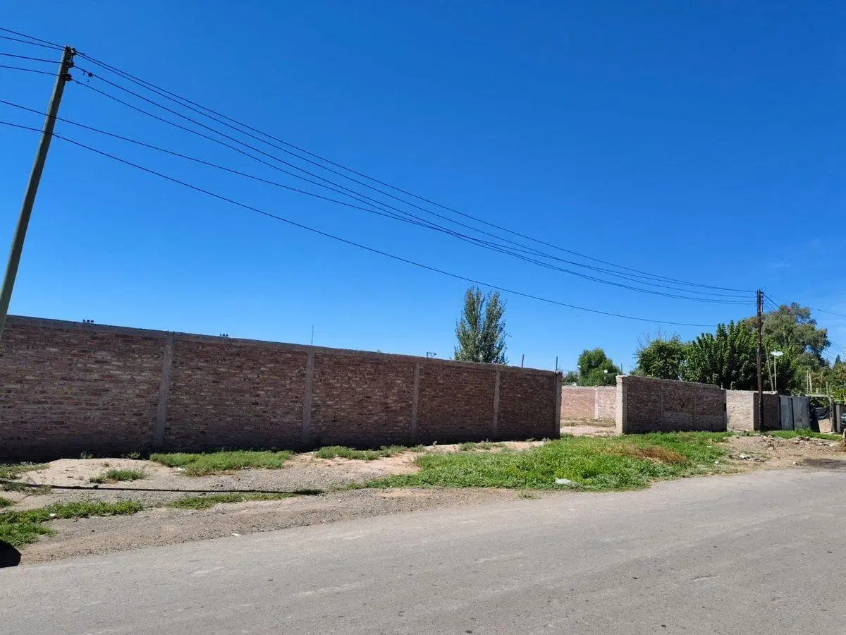 Lote en Venta calle Serrano, Lujan de Cuyo 4