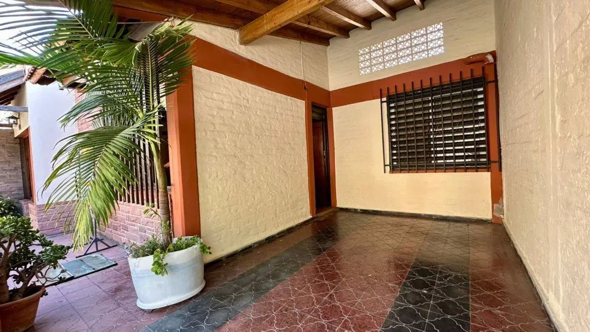 CASA EN VENTA EXCELENTE ESTADO LAS HERAS 5