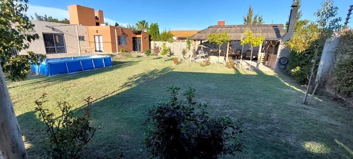 Casa 2 dormitorios en VENTA con jardin 2