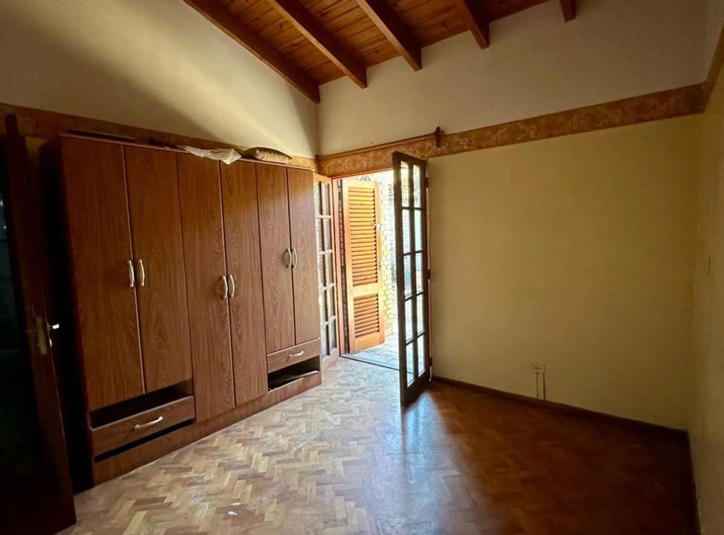 VENTA CASA CON JARDIN EN BARRIO BOMBAL GODOY CRUZ 5