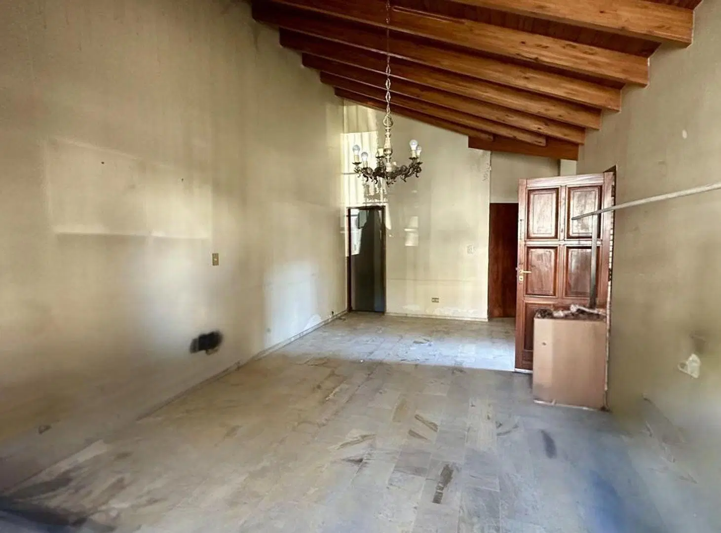 VENTA CASA CON JARDIN EN BARRIO BOMBAL GODOY CRUZ 2