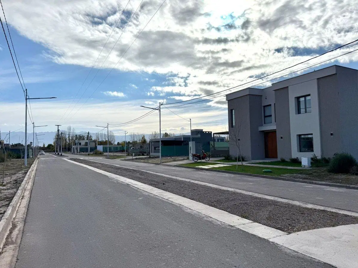 Casa en Venta - Barrio privado La Quebrada - Luján 2