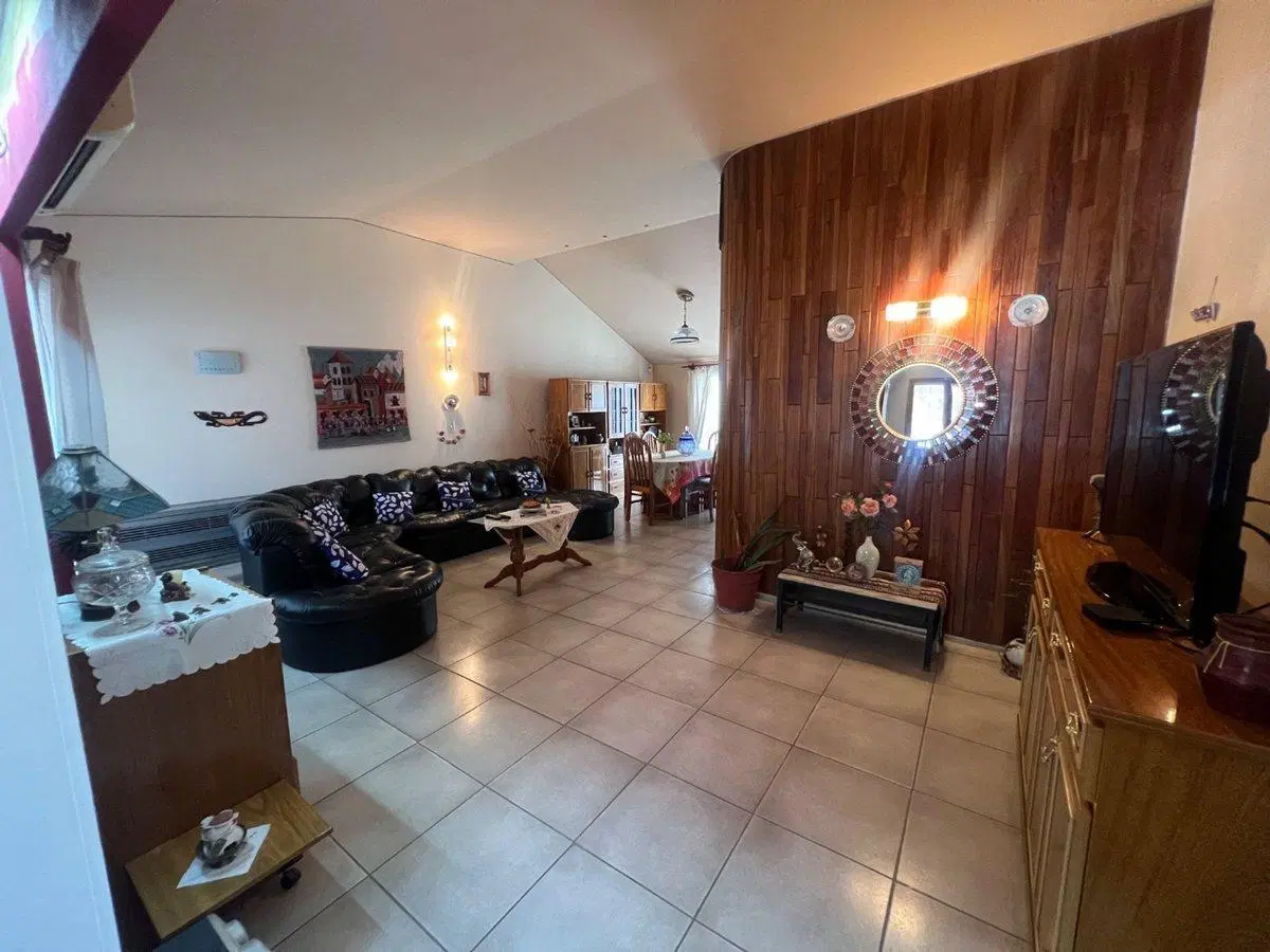 ESPECTACULAR CASA EN BARRIO ARIZU 3