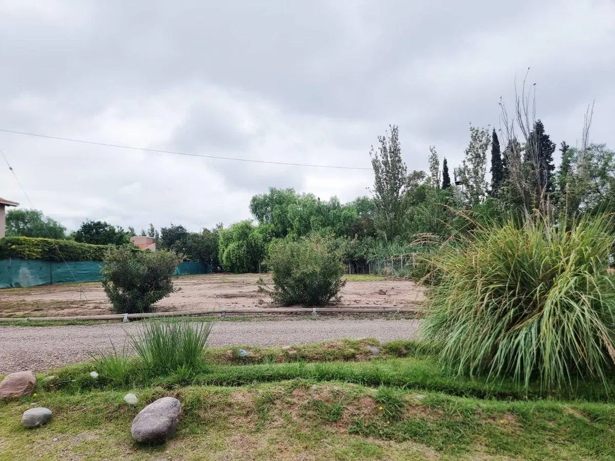 LOTE 1373 m² - EN B° PRIVADO EN GUAYMALLEN 4