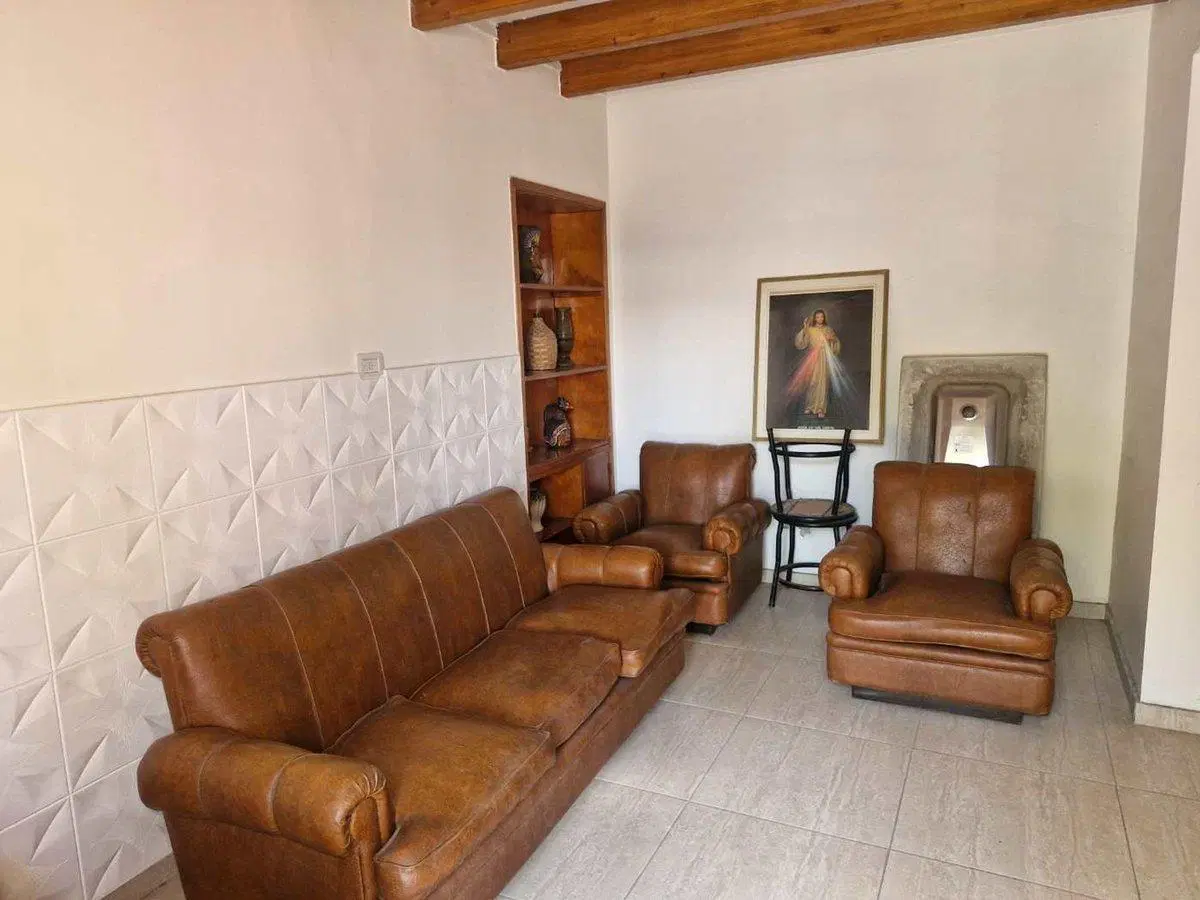 CASA CON DEPARTAMENTO EN VENTA LAS HERAS 4