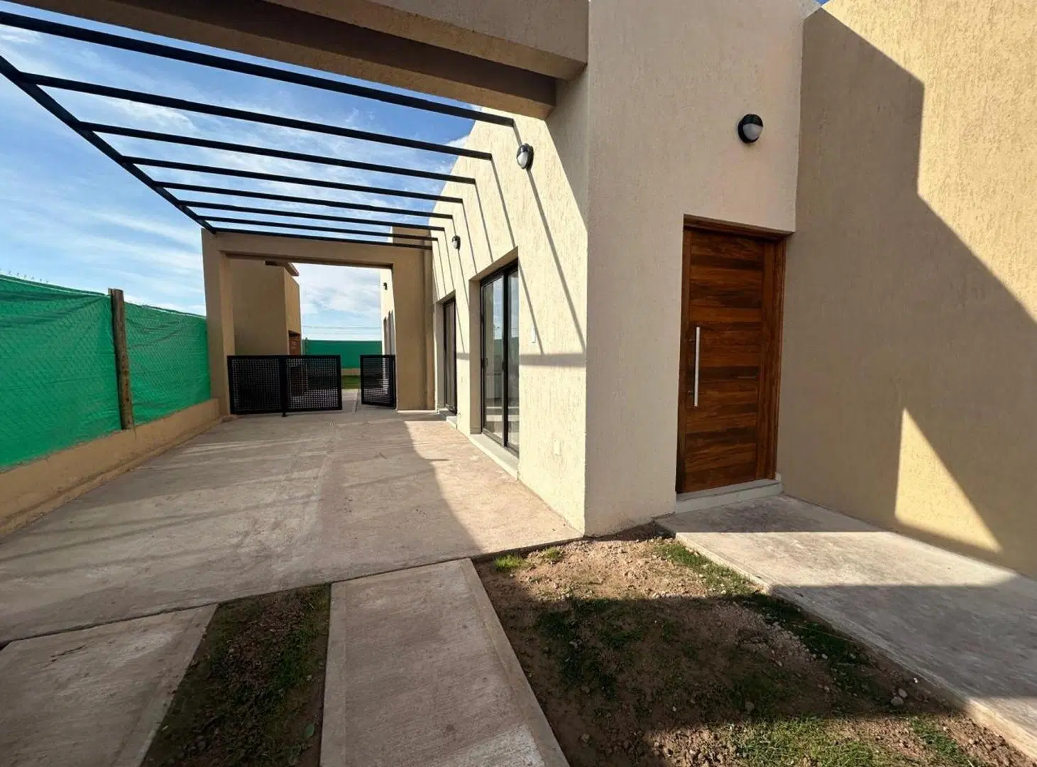 CASA EN ALQUILER BARRIO PRIVADO LA QUEBRADA 4