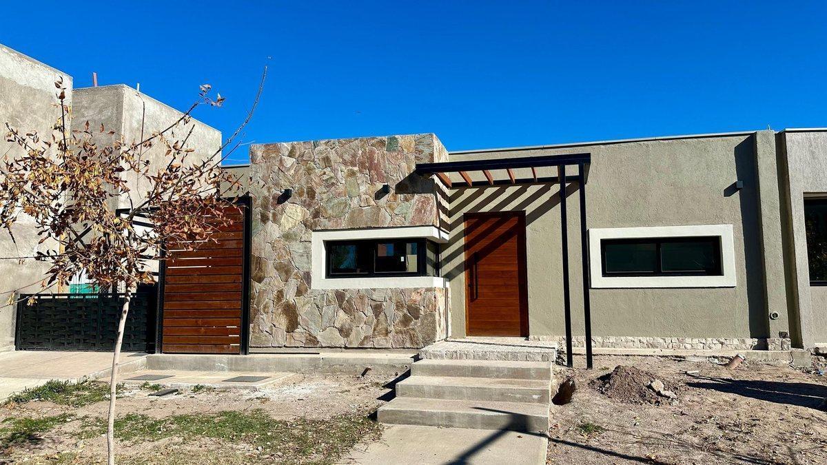 CASA EN VENTA BARRIO PRIVADO EN MAIPU