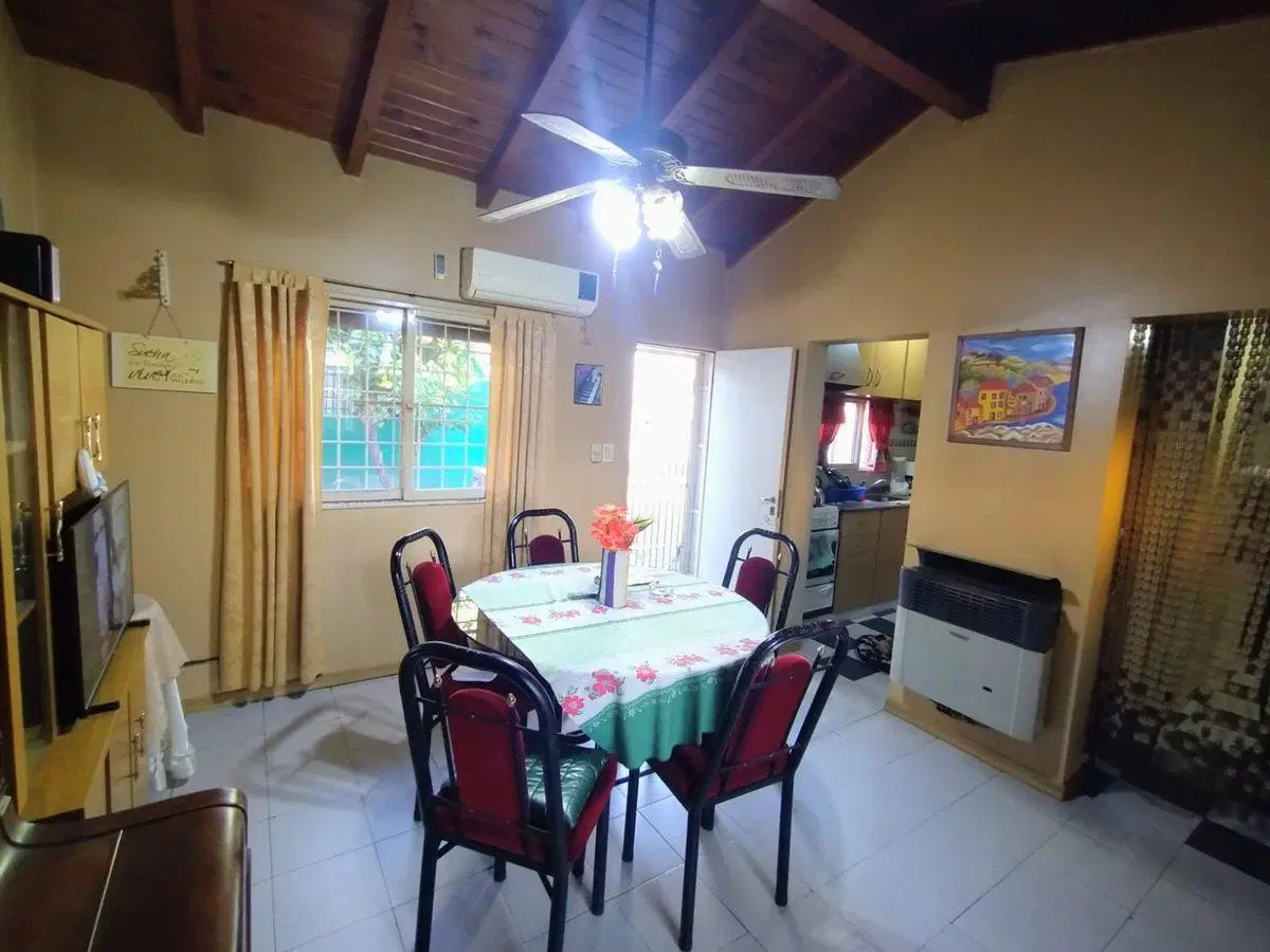 Casa de Dos Dormitorios A Metros De Av San Martin 5