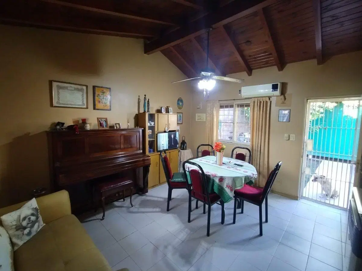 Casa de Dos Dormitorios A Metros De Av San Martin 4