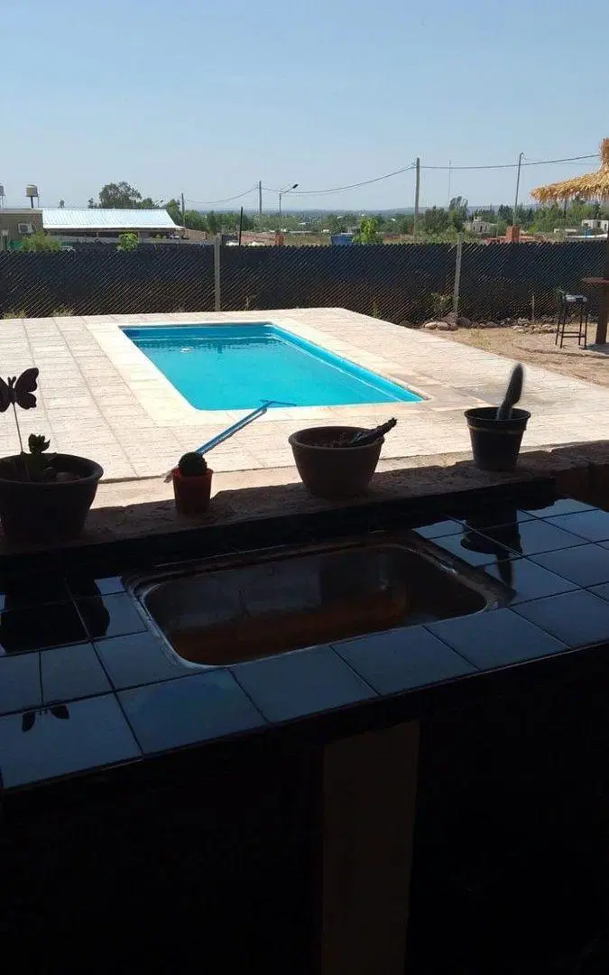 LOTE CON PILETA Y SALON AMUEBLADO. 2
