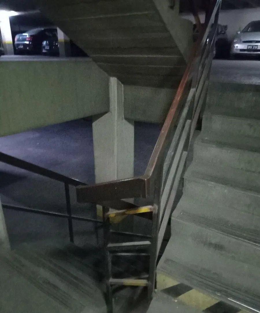 VENDO COCHERA, EDIFICIO CÉNTRICO. 2