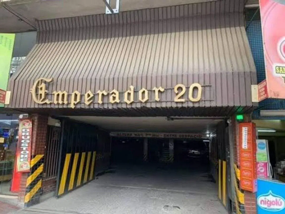 VENDO COCHERA, EDIFICIO CÉNTRICO. 3