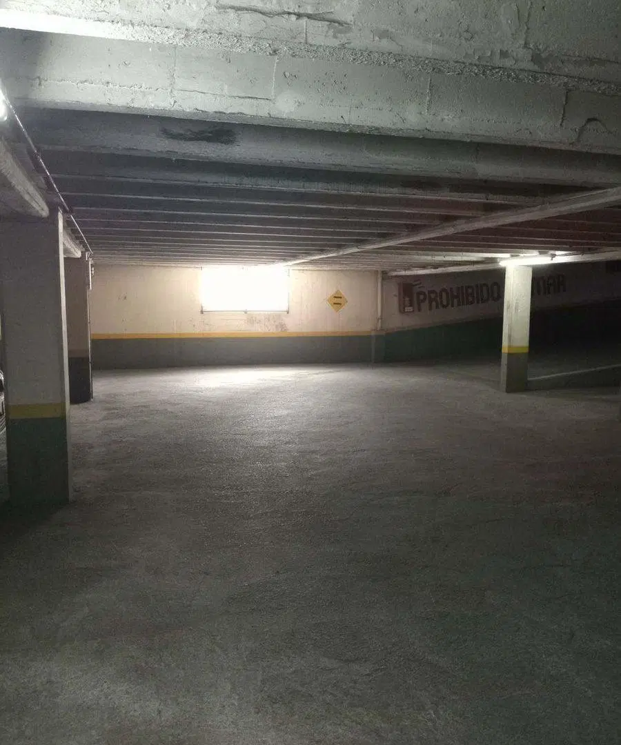 VENDO COCHERA, EDIFICIO CÉNTRICO. 5
