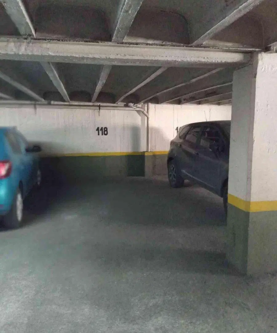 VENDO COCHERA, EDIFICIO CÉNTRICO. 4