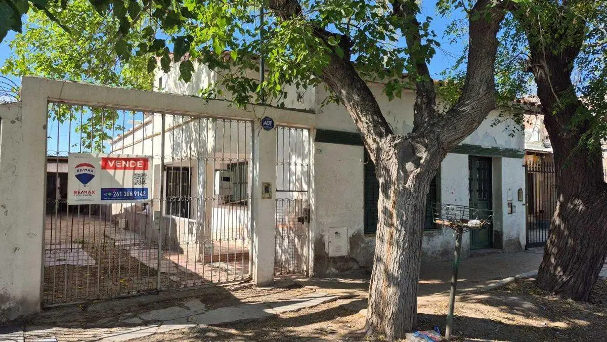 CASA EN VENTA EN CALLE COLON DE GUAYMALLEN 4
