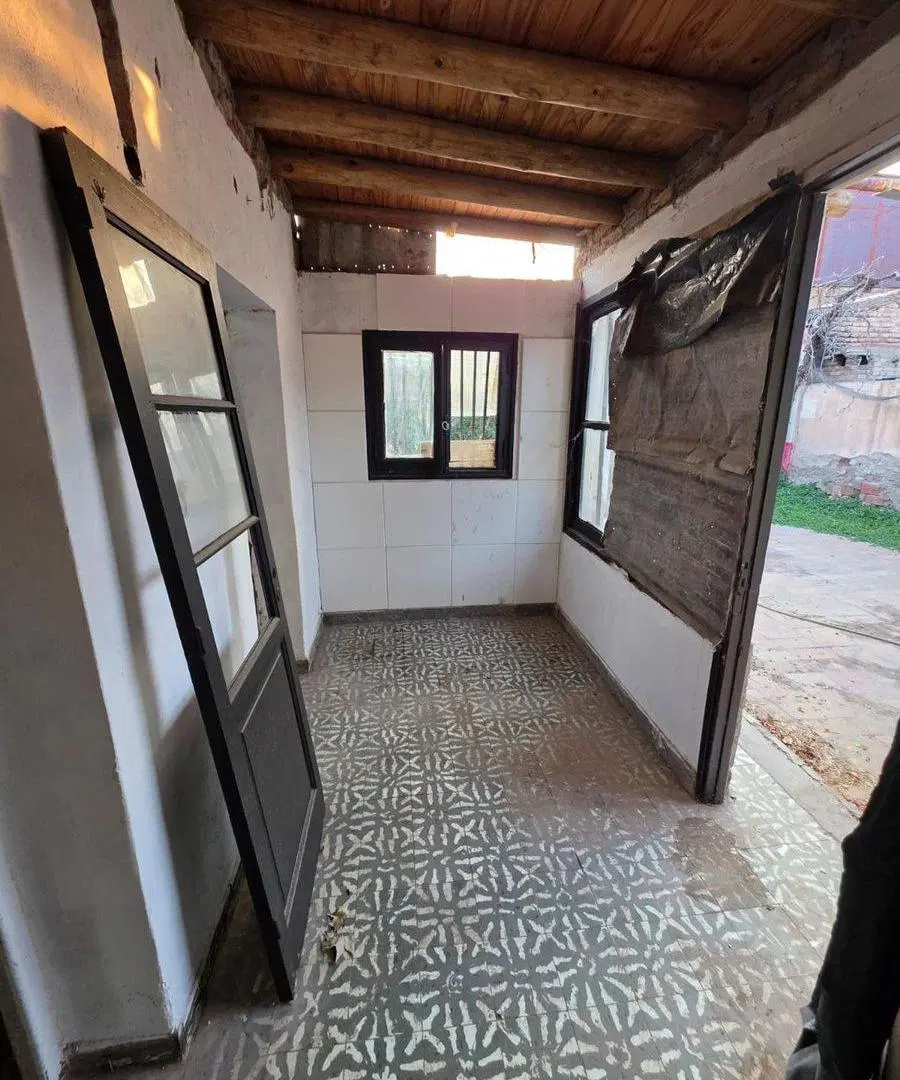 Venta de casa a reciclar en Dorrego 2