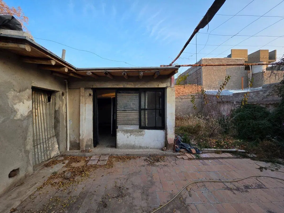 Venta de casa a reciclar en Dorrego 4