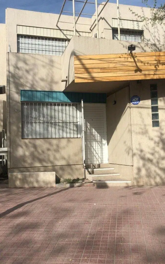 CASA EN CALLE PELLEGRINI 236 CIUDAD 2