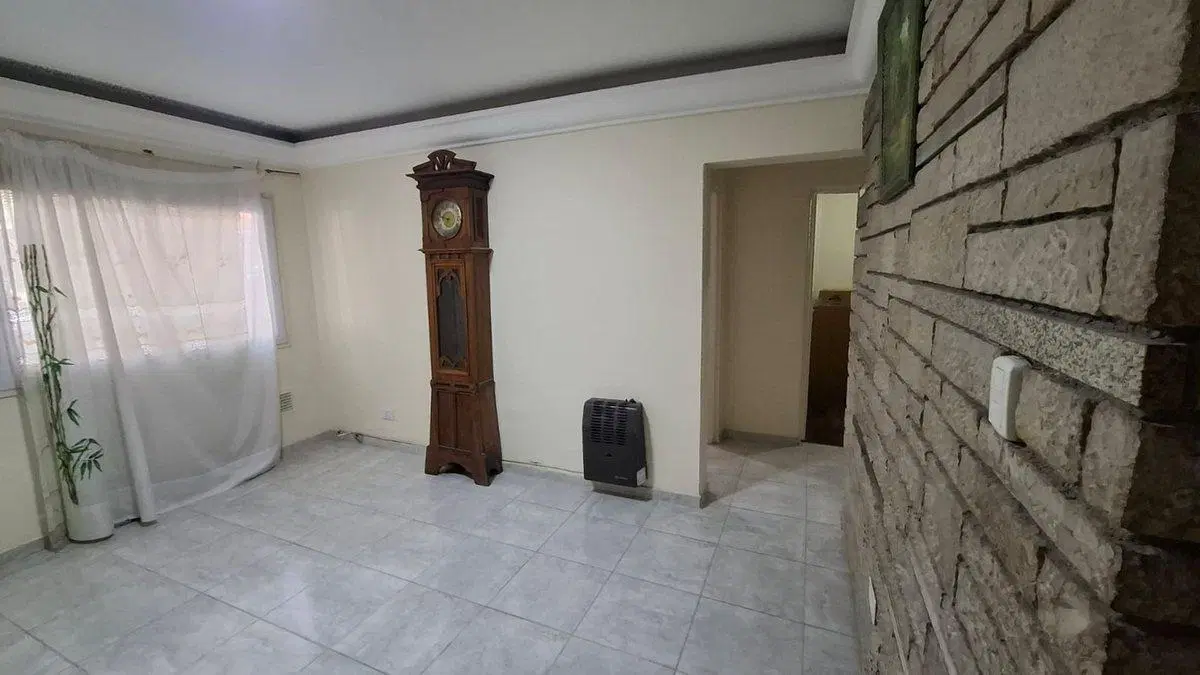 Departamento dos dormitorios planta baja con patio 3