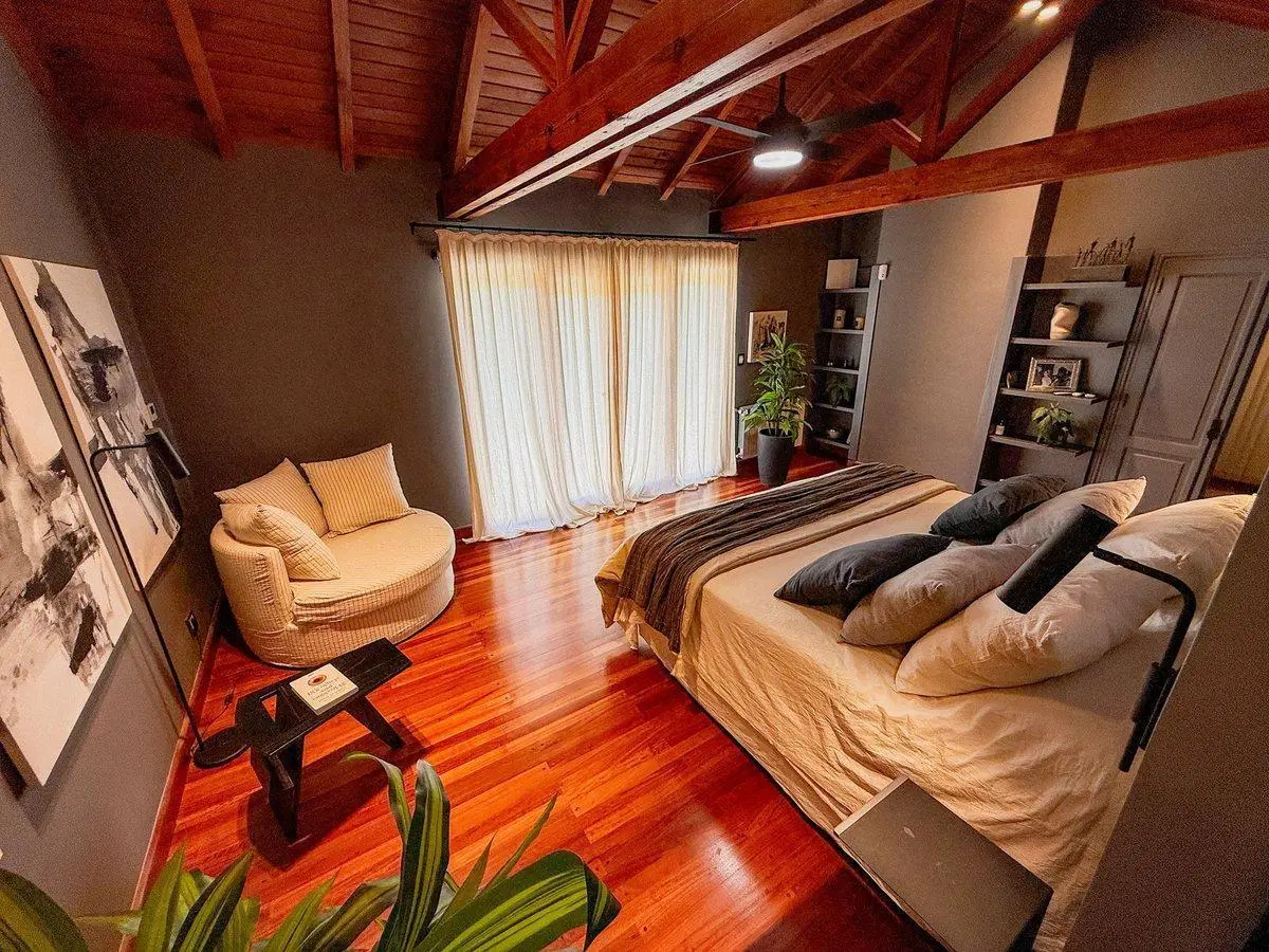 Casa 6 dormitorios en venta Lujan de Cuyo jardin 2
