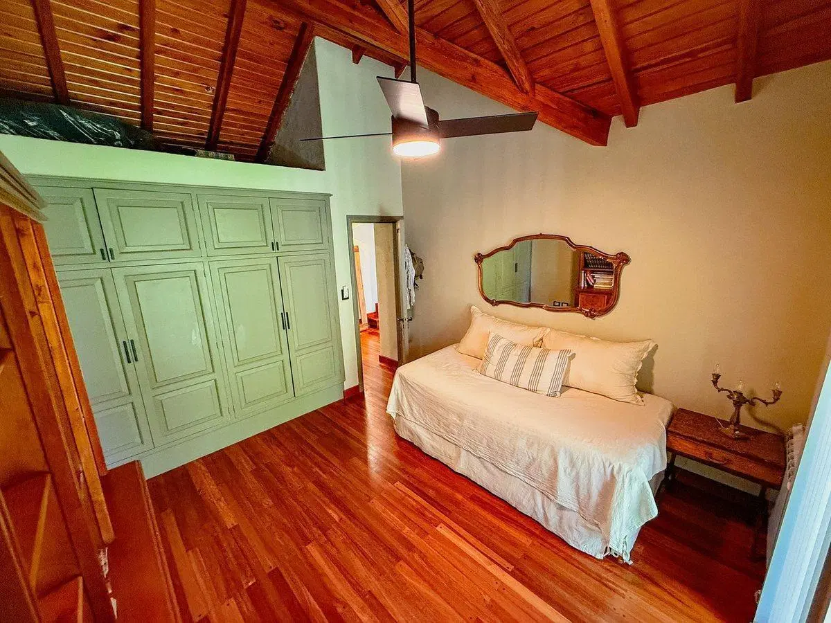 Casa 6 dormitorios en venta Lujan de Cuyo jardin 3