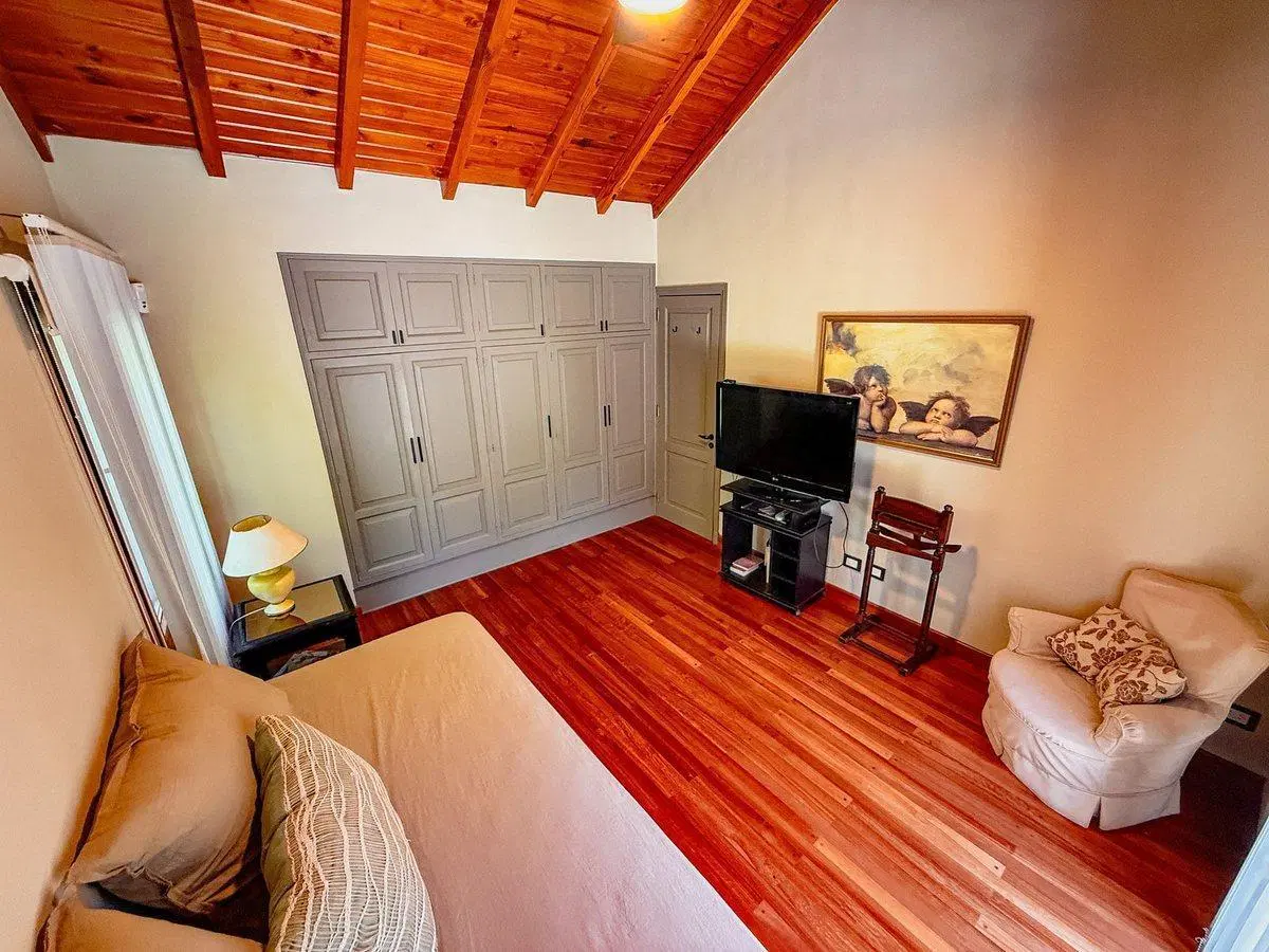 Casa 6 dormitorios en venta Lujan de Cuyo jardin 5