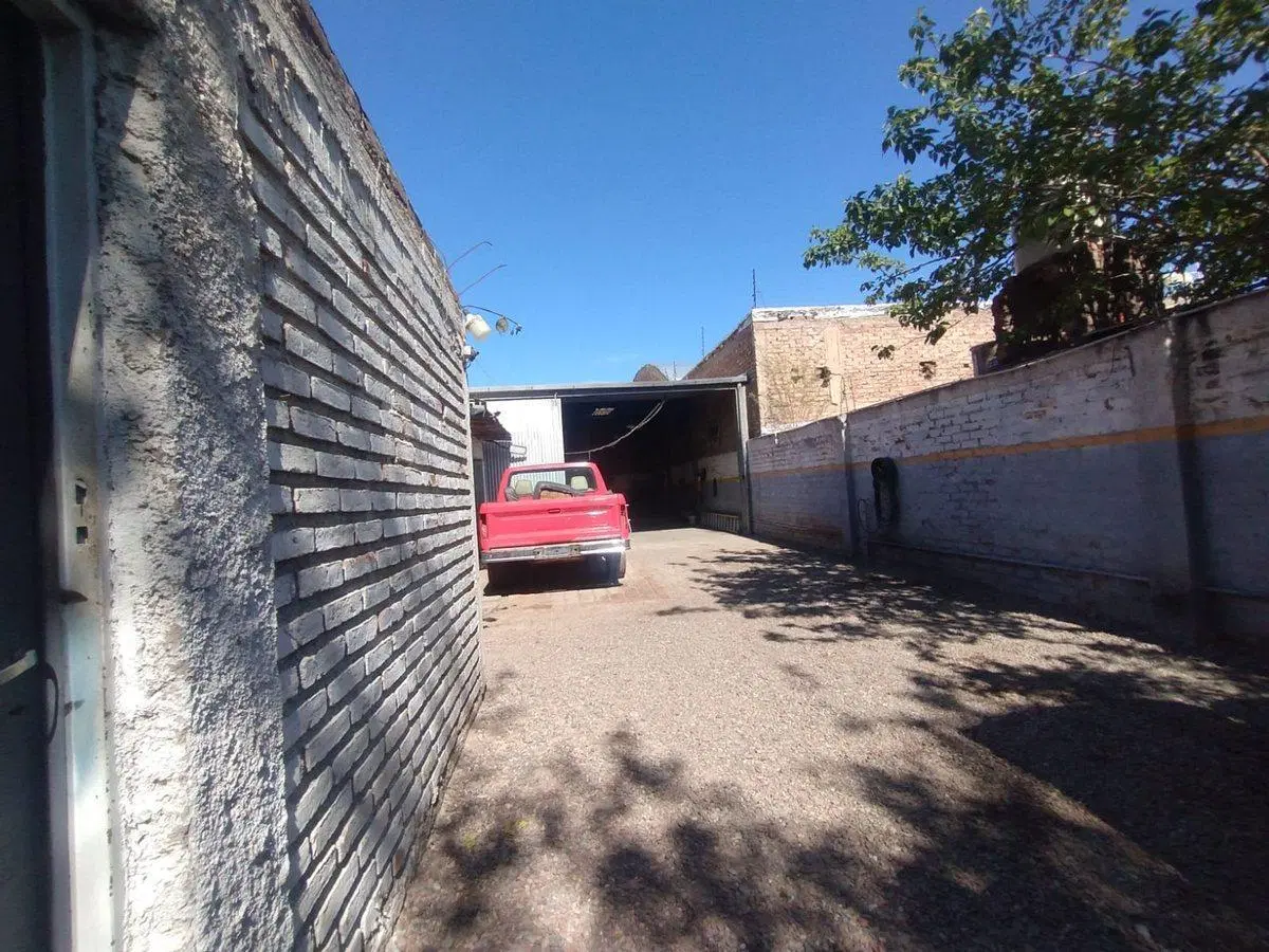 VENTA DE GALPON EN GUAYMALLEN 4