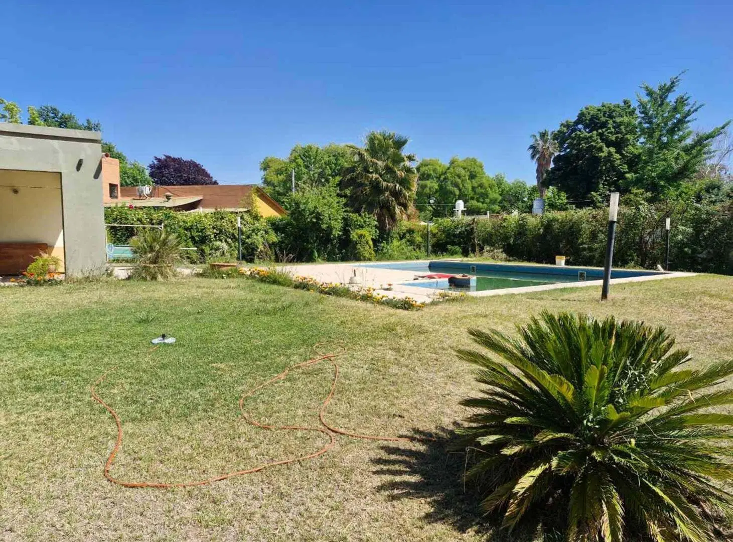 VENTA TERRENO CON QUINCHO TIPO SALÓN LA PUNTILLA 4