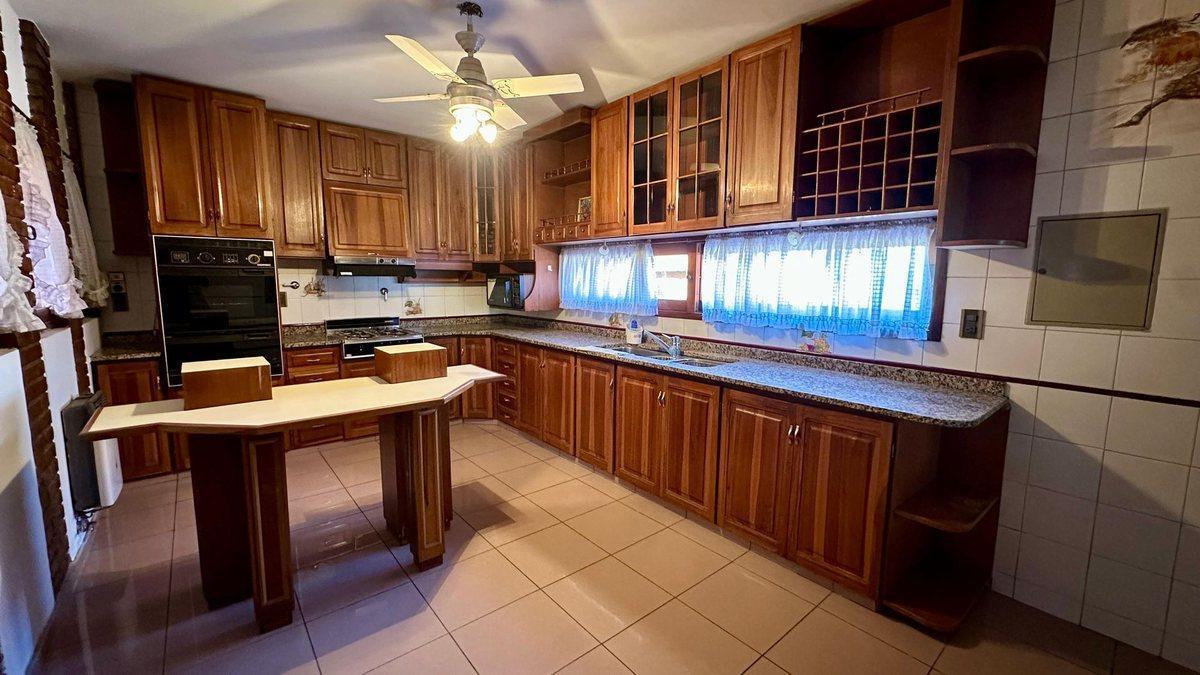 Foto de VENTA DE CASA DE CATEOGRIA EN MAIPU, imagen 2