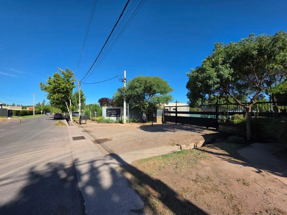 Venta de terreno en Chacras de Coria, Lujan 3