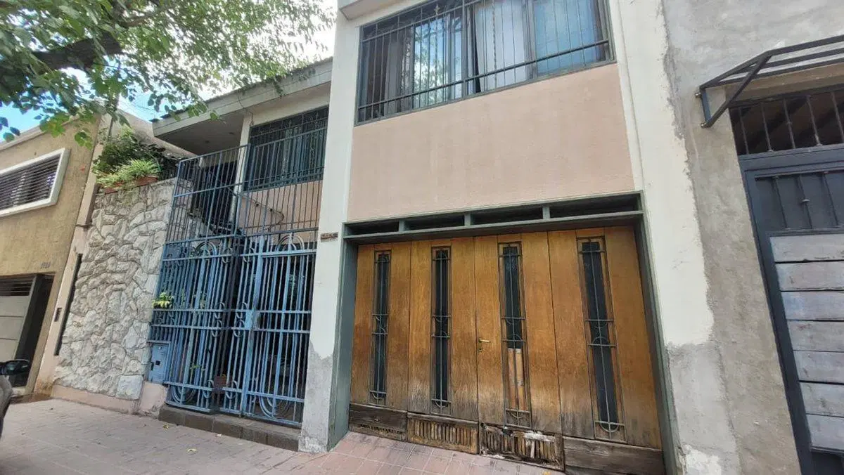 CASA EN VENTA-5 DORM-PILETA-CUARTA OESTE 2