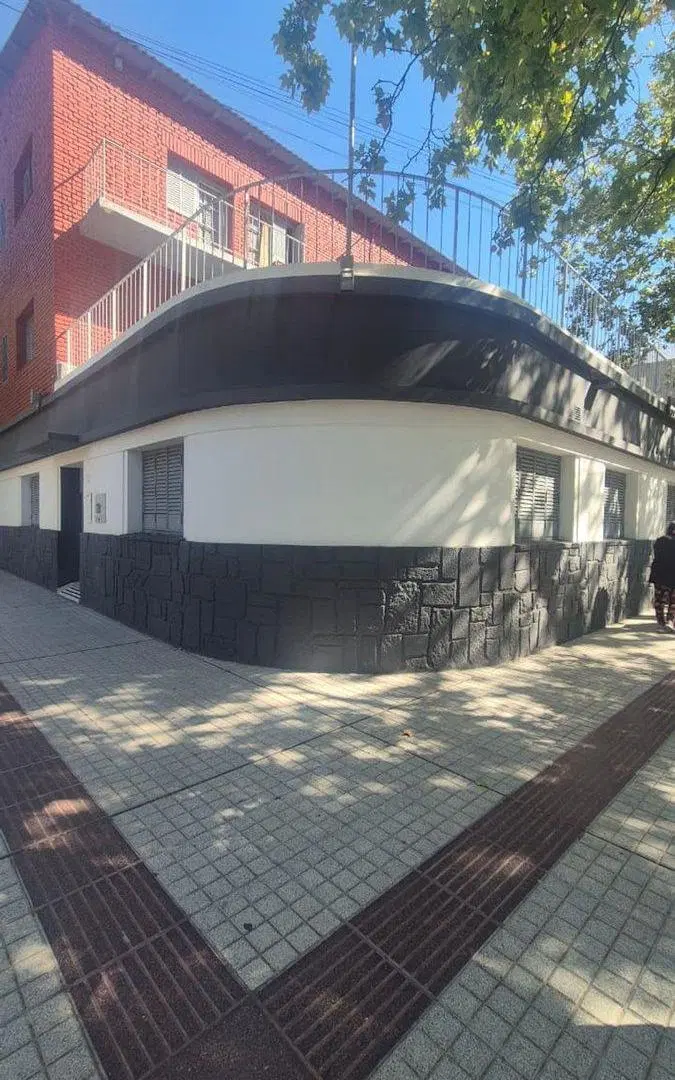 VENTA EDIFICIO C/CLINICA Y POTENCIAL DESARROLLO 4