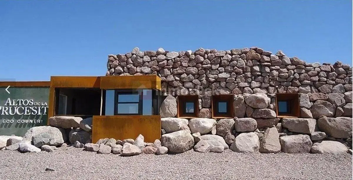 TERRENO EN ALTOS DE LA CRUCESITA 3