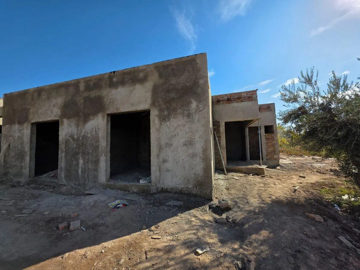 Venta de casa en pozo B°. Olivares de Vieytes 3