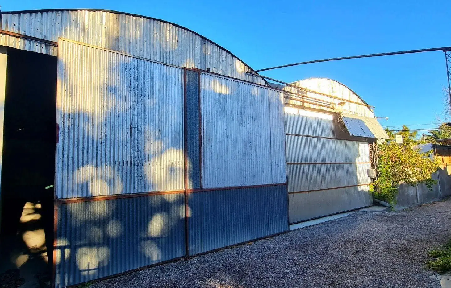 VENTA ESQUINA CENTRICA CASAS Y GALPONES SAN RAFAEL 4