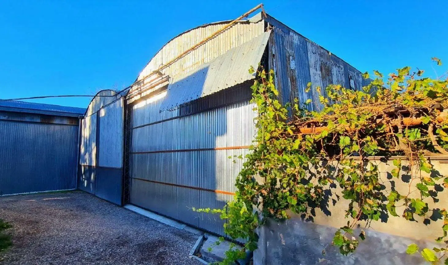 VENTA ESQUINA CENTRICA CASAS Y GALPONES SAN RAFAEL 5