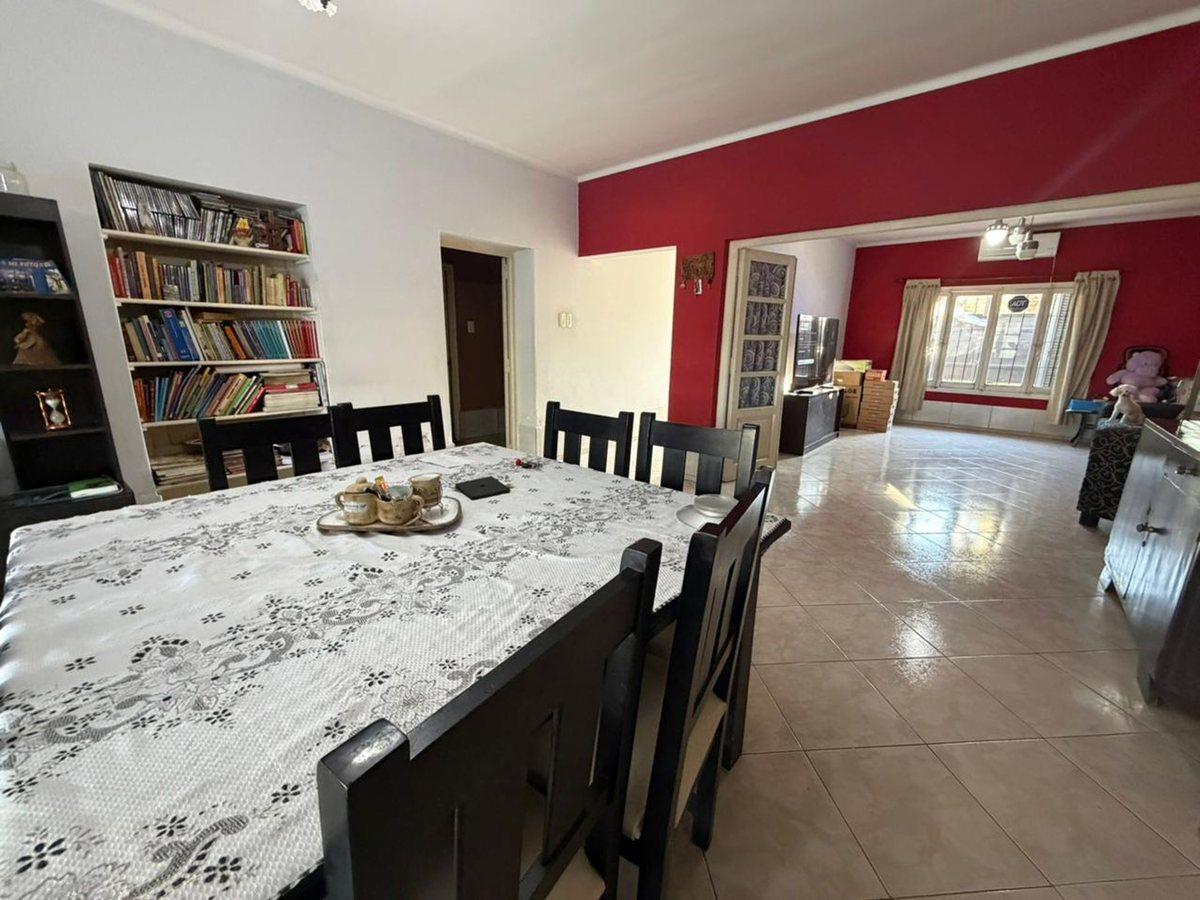 Foto de VENTA CASA+DPTO+PILETA CALLE SAN MARTIN LAS HERAS, imagen 1