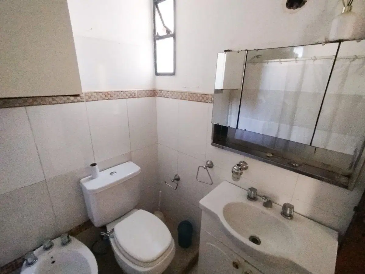 Casa en Venta: Excelente Ubicación en 6° Sección 5