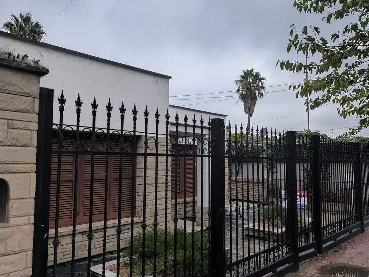 Re/max vende Casa/Galpon sobre Maza gran terreno 4
